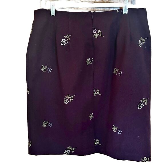 Vintage Victoria Holley Lined Pencil Skirt. Embroidered flower pattern. Size 16. - Picture 2 of 7